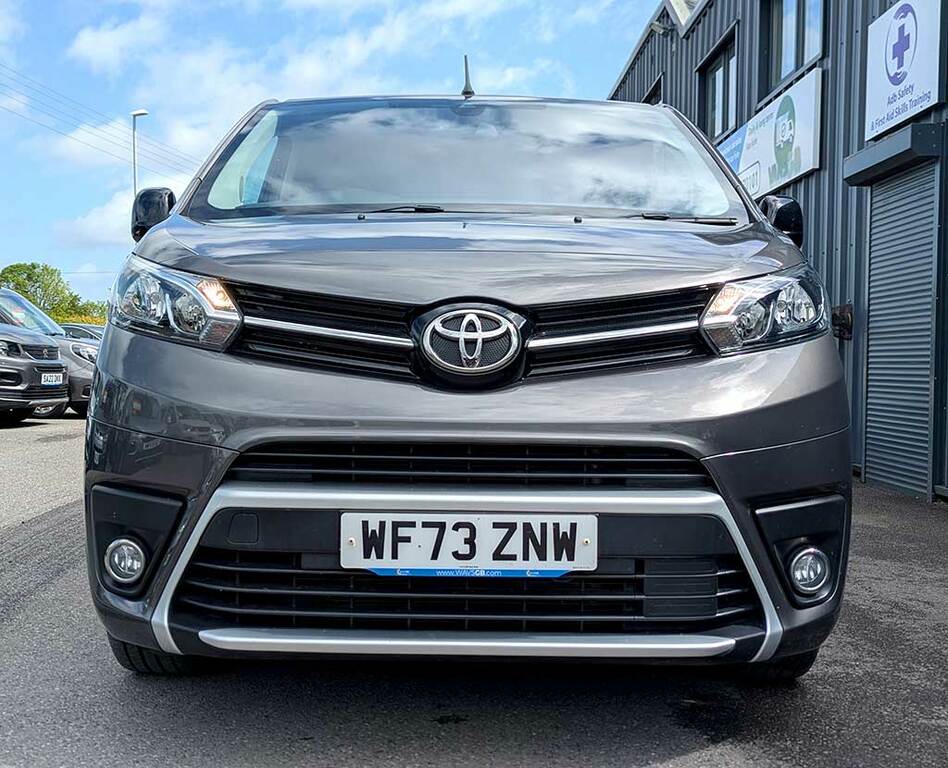 Toyota Proace Verso Quantum 2.0D 180 Family Medium Wav WF73ZNW #2