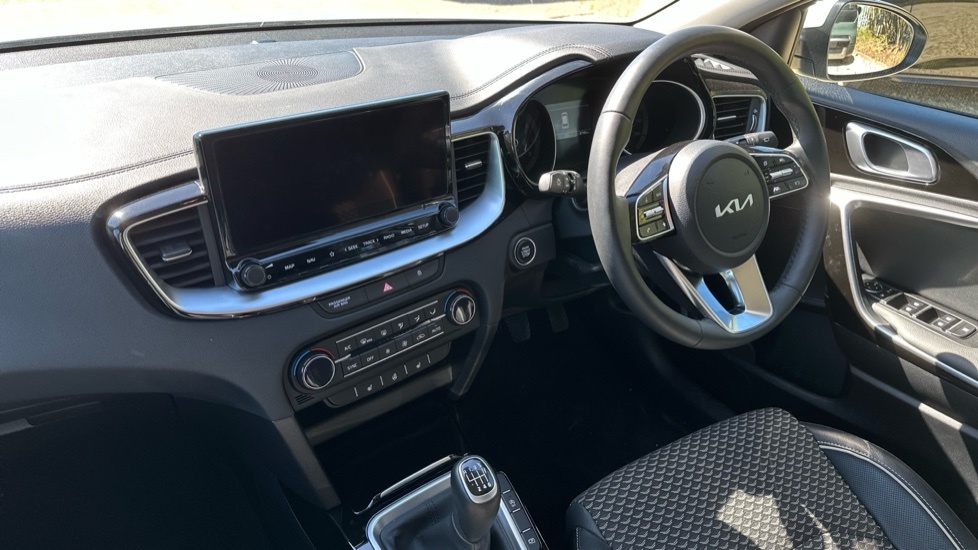 Kia Ceed 1.5T Gdi Isg 138 3 LD25VHC White #3