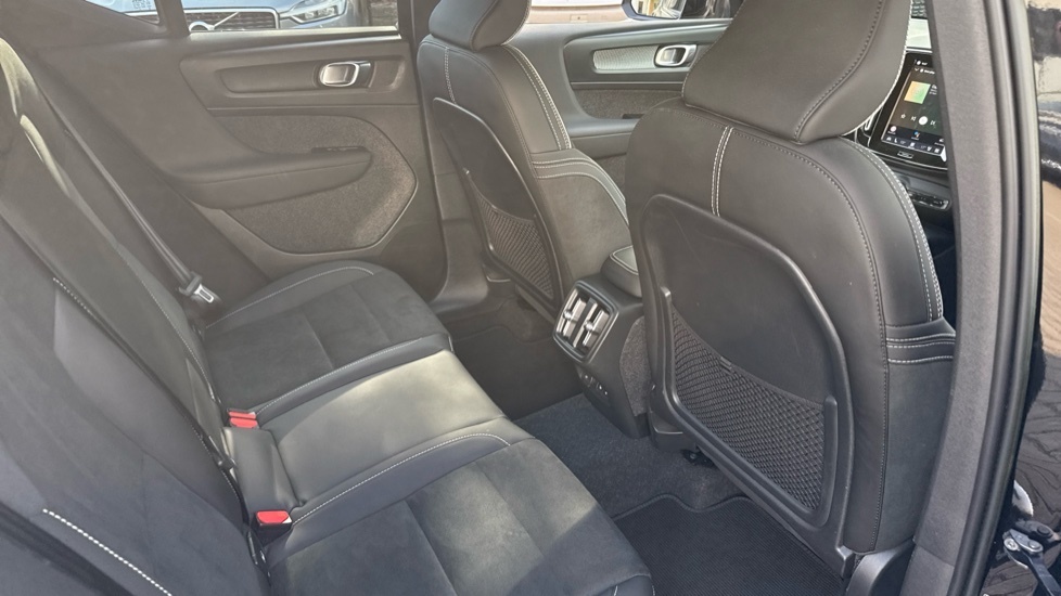 Volvo XC40 Plus, B3 Mild Hybrid, Dark BJ72ENX Black #6