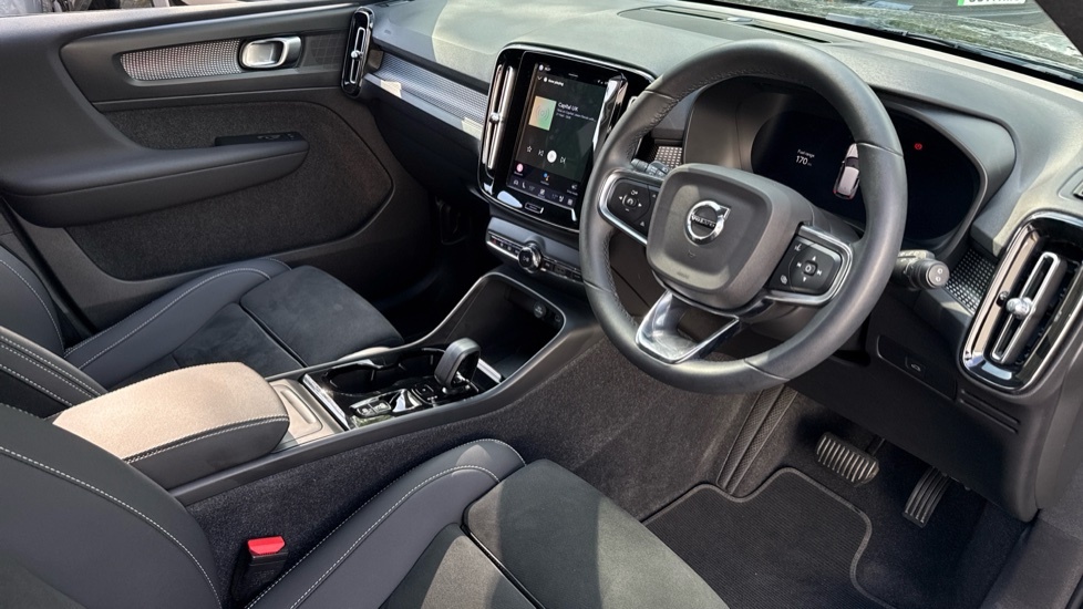 Volvo XC40 Plus, B3 Mild Hybrid, Dark BJ72ENX Black #4