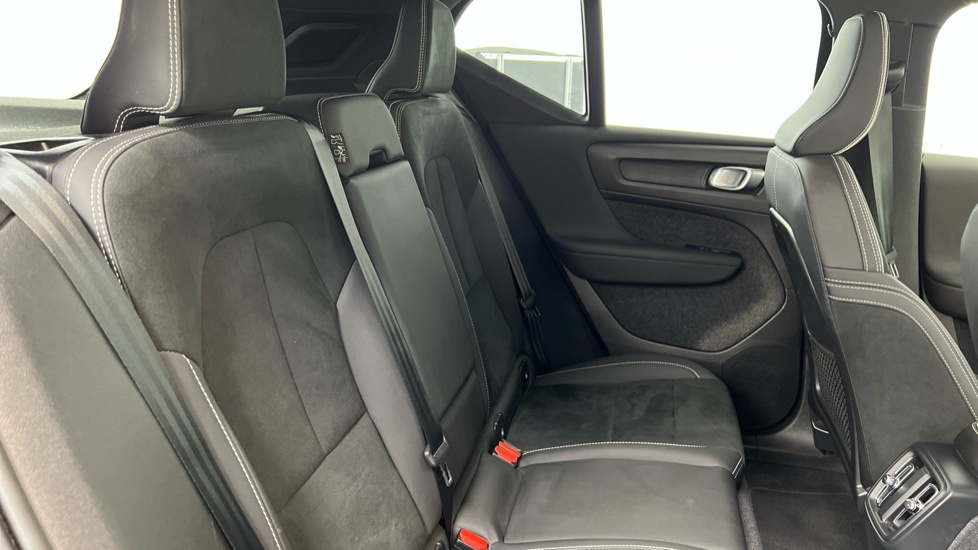 Volvo XC40 B3 Ultimate, Mild Hybrid, Darkpanroof, 36 RE23NXT Black #6