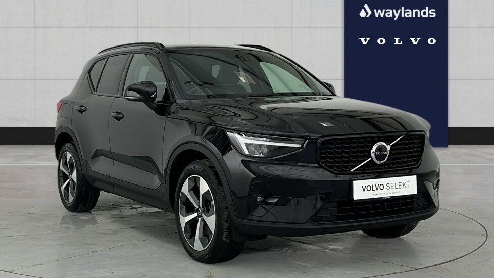 Volvo XC40 Plus, B3 Mild Hybrid, Dark Black