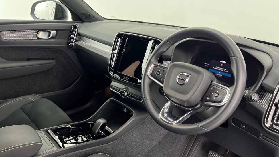 Volvo XC40 Plus, B3 Mild Hybrid, Dark AV24HHS Grey #4