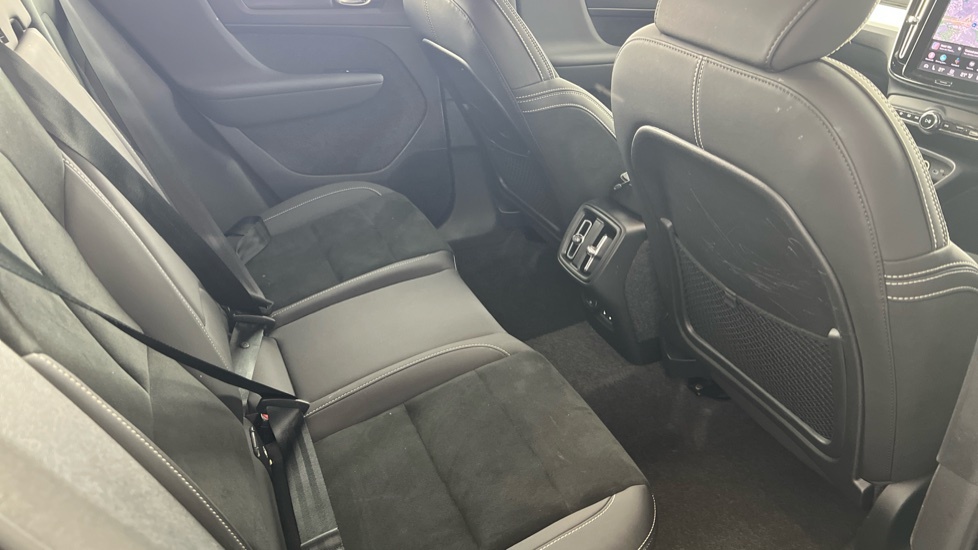 Volvo XC40 Plus, B4 Mild Hybrid, Dark RF25PLN Blue #6
