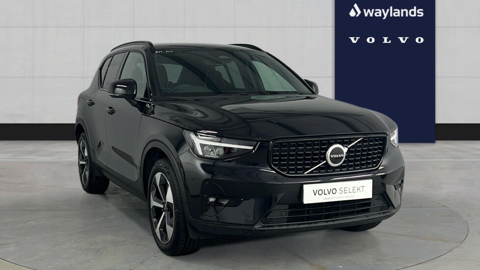 Volvo XC40 Plus, B4 Mild Hybrid, Dark Black