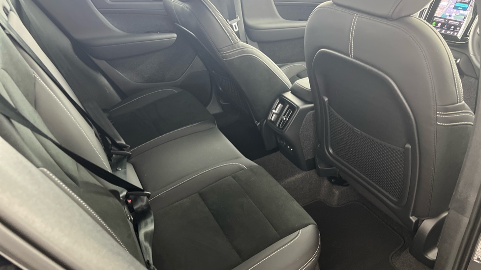 Volvo XC40 Plus, B4 Mild Hybrid, Dark RV75CFG Black #6