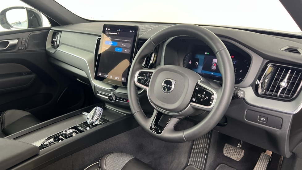 Volvo XC60 B5 Black Edition Plus, Awd Mild Hybrid, RJ75BXF Black #4