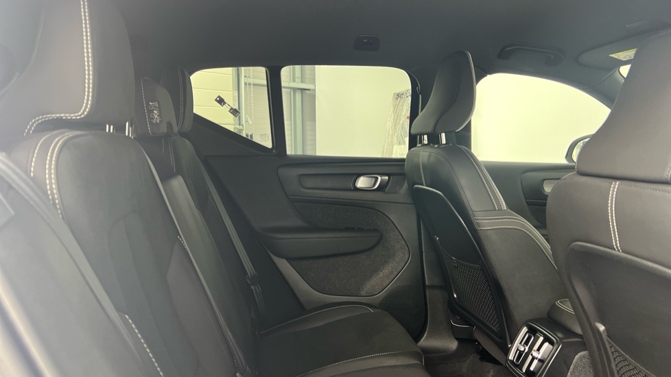 Volvo XC40 Plus, B3 Mild Hybrid, Dark Retractable To BW73DDX White #6