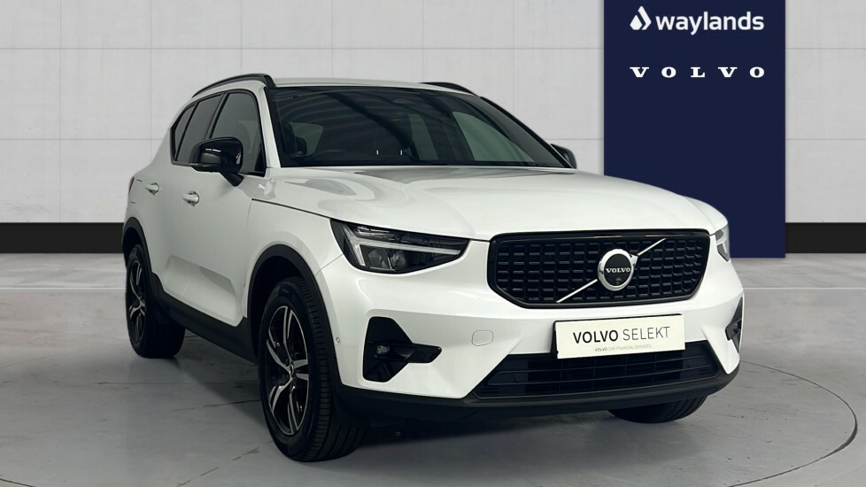 Volvo XC40 Plus, B3 Mild Hybrid, Dark Retractable To White