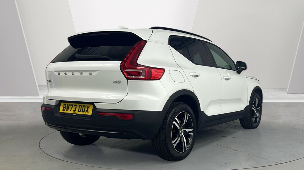 Volvo XC40 Plus, B3 Mild Hybrid, Dark Retractable To BW73DDX White #2