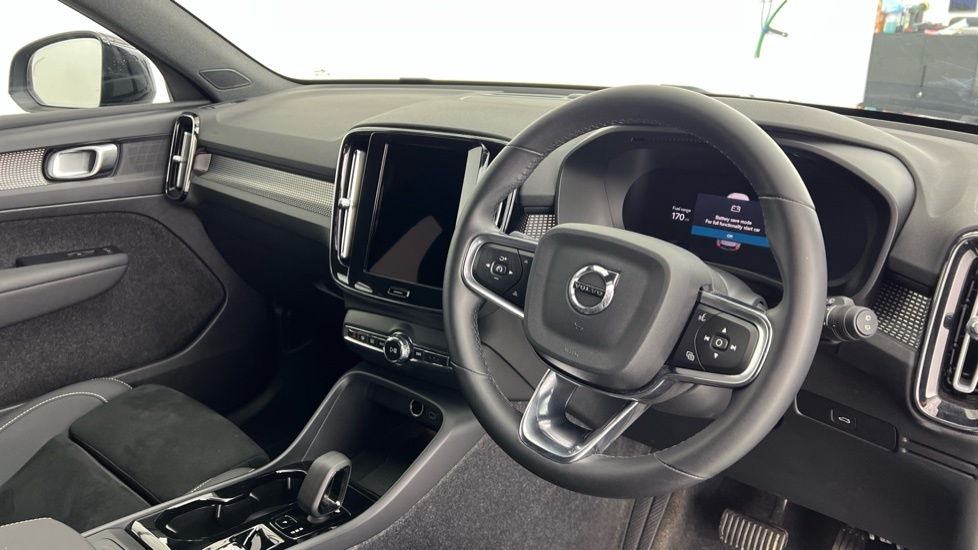 Volvo XC40 Plus, B3 Mild Hybrid, Dark RF25EXM Black #4
