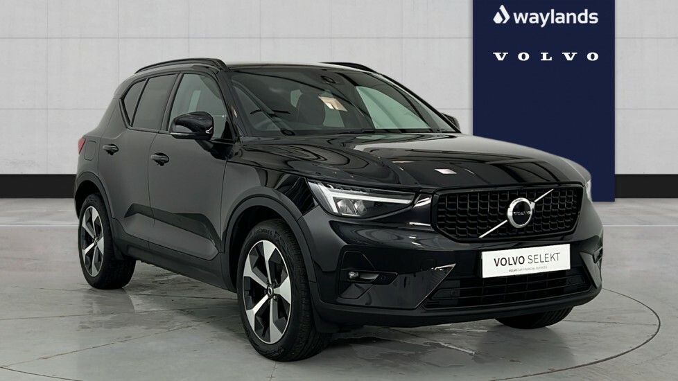 Volvo XC40 Plus, B3 Mild Hybrid, Dark Black
