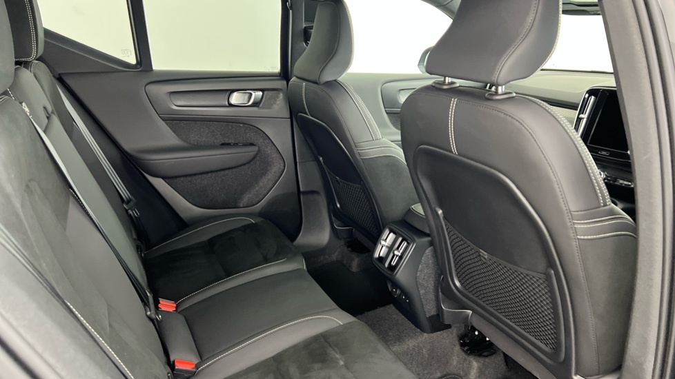 Volvo XC40 Plus, B3 Mild Hybrid, Dark RF25EXM Black #6
