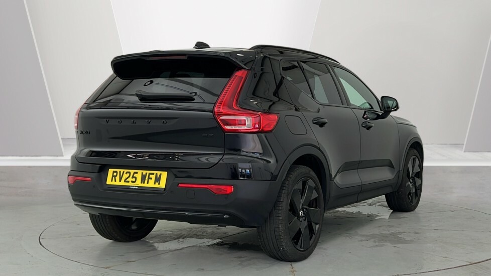 Volvo XC40 Black Edition Plus, B3 Mild Hybrid, RV25WFM Black #2