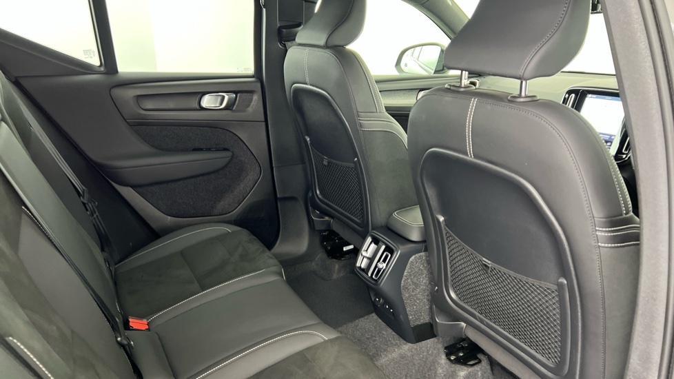 Volvo XC40 Black Edition Plus, B3 Mild Hybrid, RV25WFM Black #6