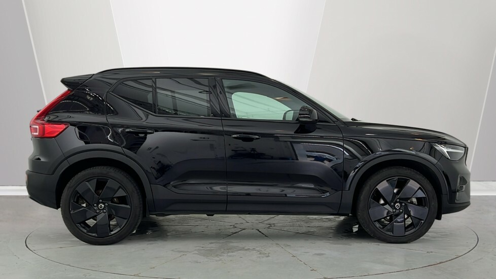 Volvo XC40 Black Edition Plus, B3 Mild Hybrid, RV25WFM Black #3