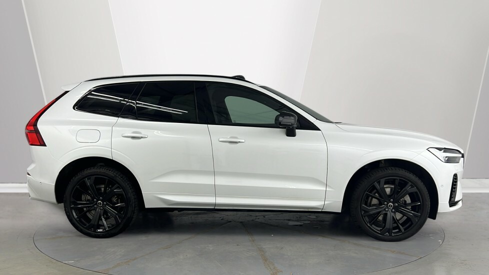 Volvo XC60 Black Edition Ultra, T8 Awd Plug-in Hybrid, Electr WN26FVZ White #3