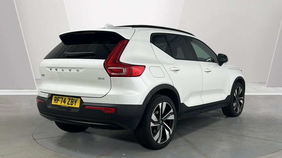 Volvo XC40 2.0 B4p Ultra Dark RF74ZBY White #2