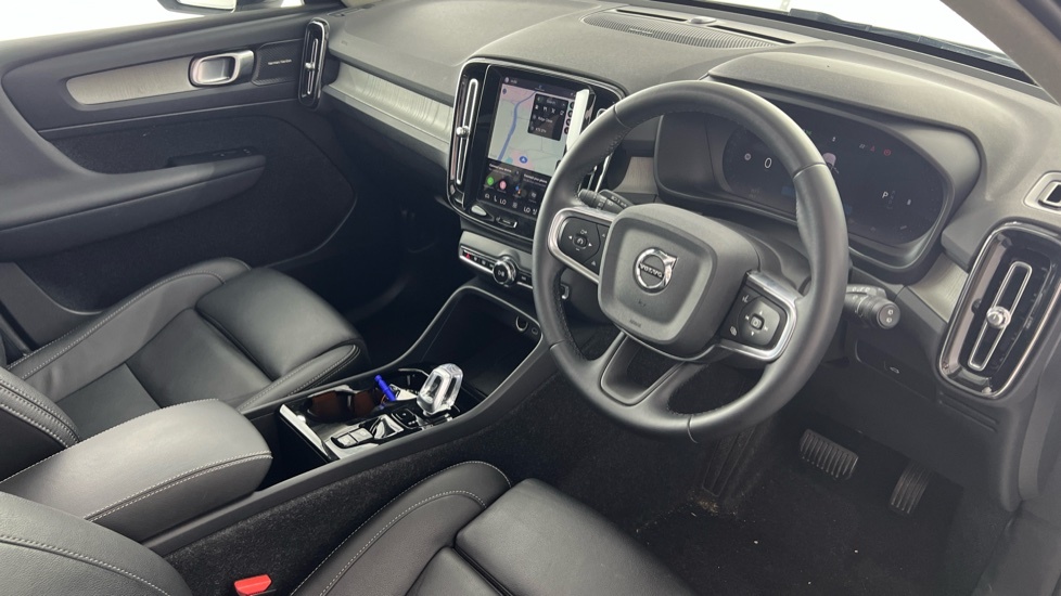 Volvo XC40 2.0 B4p Ultra Dark RF74ZBY White #4