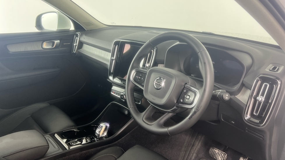 Volvo XC40 B4 Ultra, Mild Hybrid, Brightpanroof, 360 RV75CJX White #4