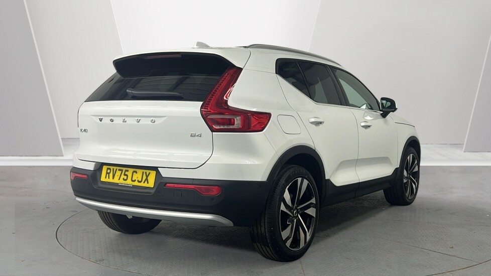 Volvo XC40 B4 Ultra, Mild Hybrid, Brightpanroof, 360 RV75CJX White #2