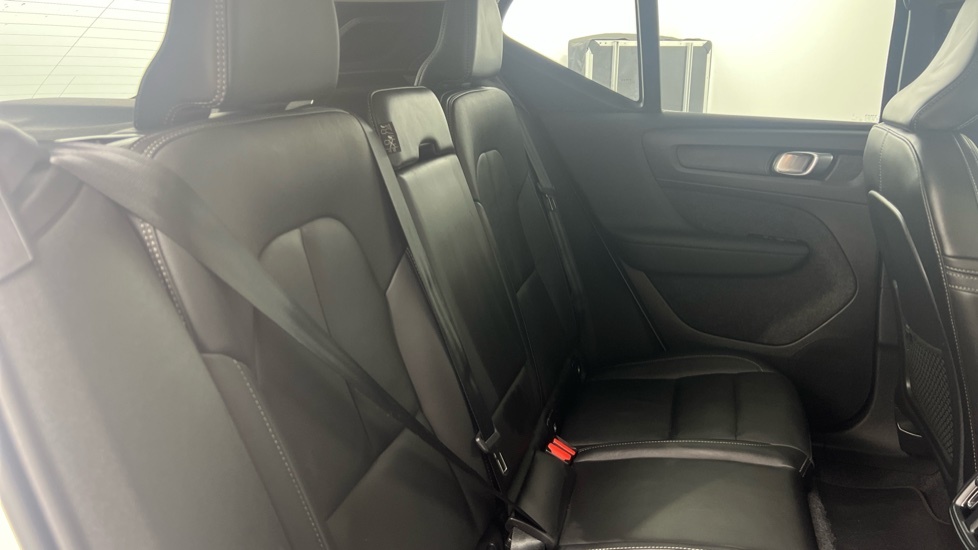 Volvo XC40 B4 Ultra, Mild Hybrid, Brightpanroof, 360 RV75CJX White #6