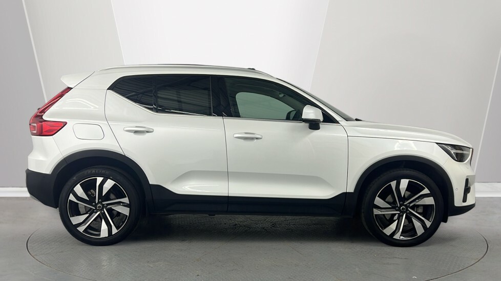 Volvo XC40 B4 Ultra, Mild Hybrid, Brightpanroof, 360 RV75CJX White #3