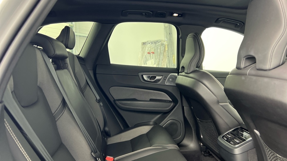 Volvo XC60 Ultimate, B5 Awd Mild Hybrid, Dark HV73YST Silver #6