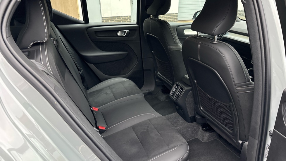 Volvo XC40 Plus, B4 Mild Hybrid, Dark RF25PMO Grey #6