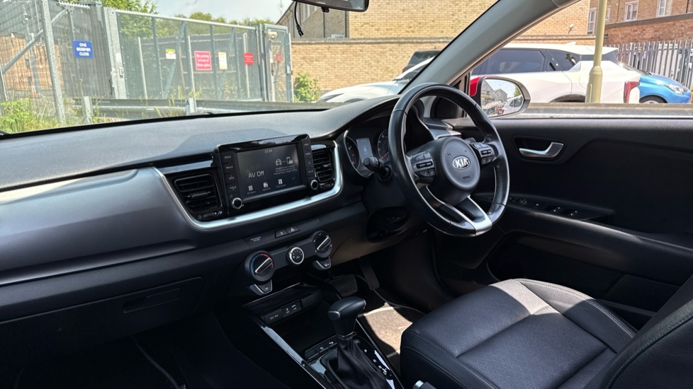 Kia Stonic 1.0T Gdi Maxx LL70GBE White #3