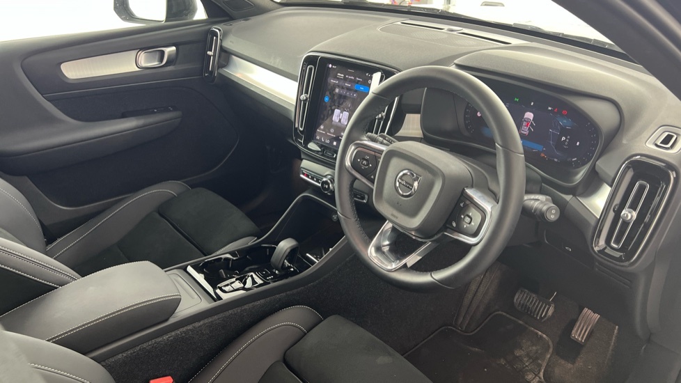 Volvo XC40 Plus, B4 Mild Hybrid, Dark RV75UZA Black #4