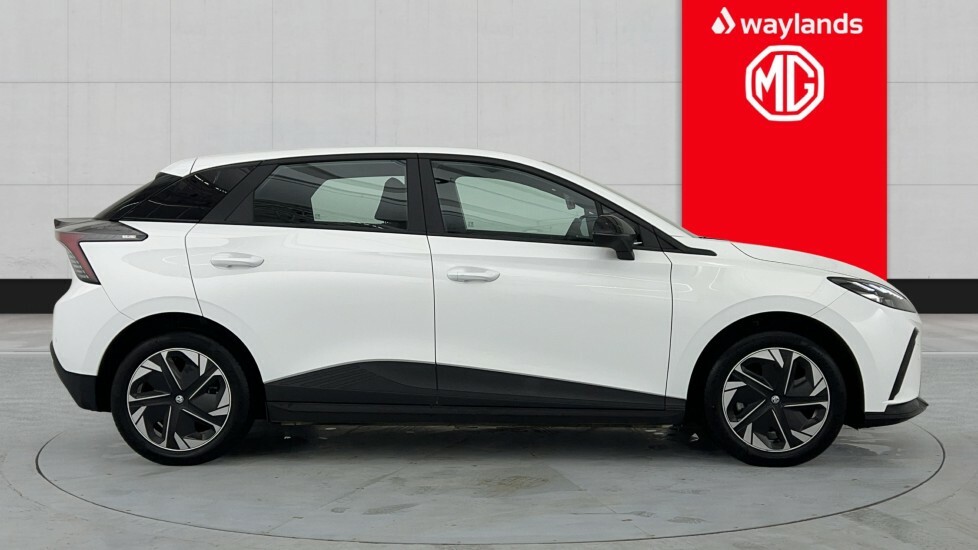 MG MG4 150Kw Se Ev Long Range 64Kwh LC73WYK White #4