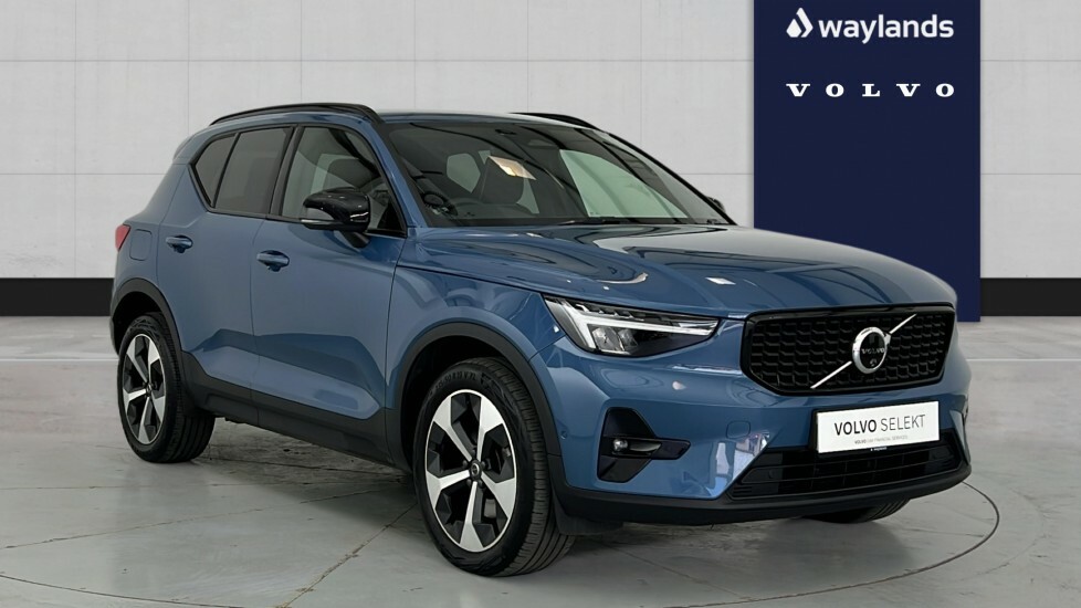 Volvo XC40 Plus, B3 Mild Hybrid, Dark Blue