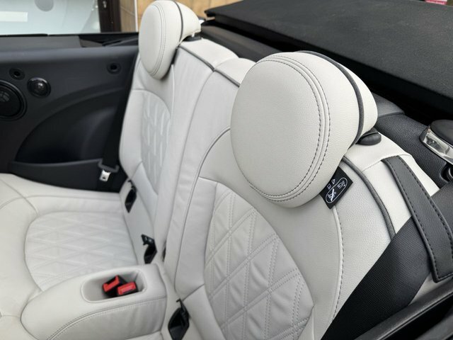 Mini Convertible 2.0 Cooper S Exclusive Convertible Step Black #3