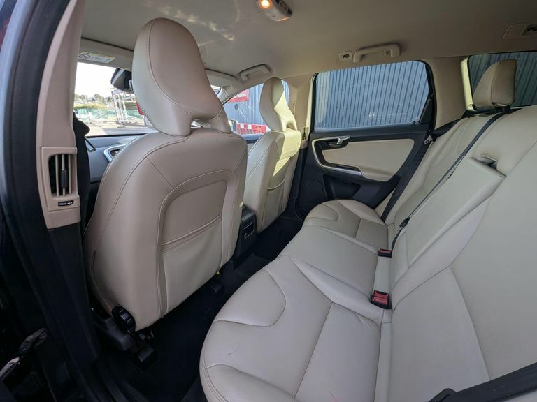 Volvo XC60 2.4 D5 Se Lux Nav Awd Euro 6 Ss YC16GSY  #4