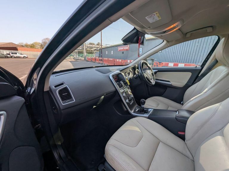 Volvo XC60 2.4 D5 Se Lux Nav Awd Euro 6 Ss YC16GSY  #3