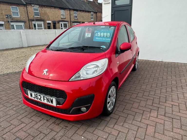 Peugeot 107 1.0 Active Red #2