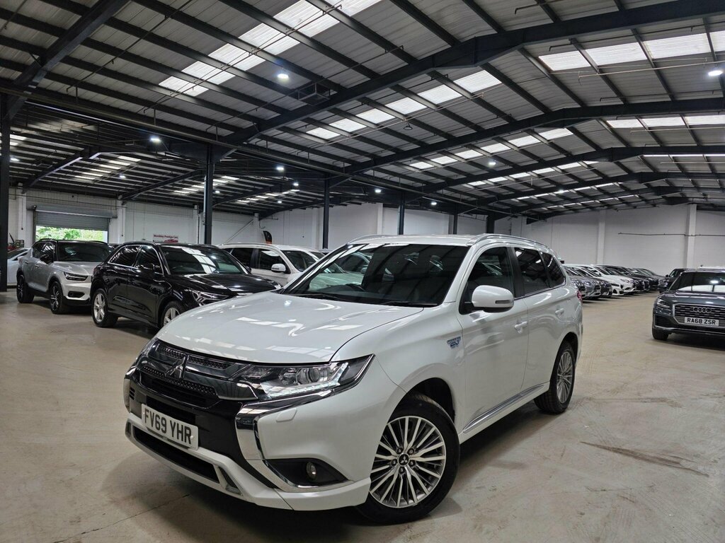 Mitsubishi Outlander 2.4H Twinmotor 13.8Kwh Dynamic Cvt 4Wd Euro 6 Ss White