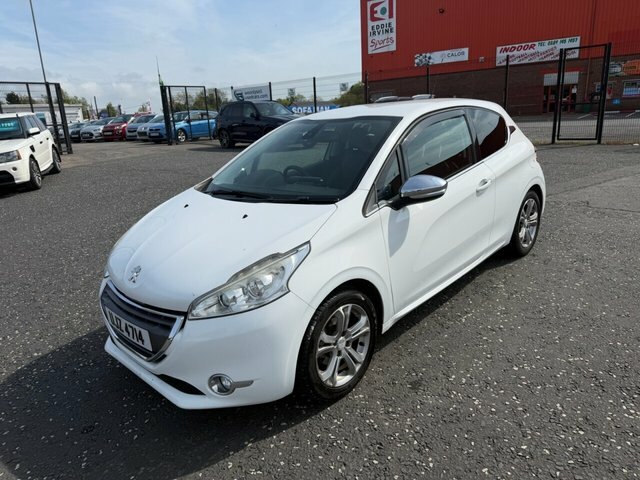 Peugeot 208 1.2 Vti Allure Hatchback Euro 5 UJZ4714 White #3