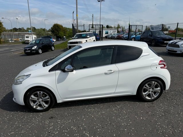 Peugeot 208 1.2 Vti Allure Hatchback Euro 5 UJZ4714 White #4