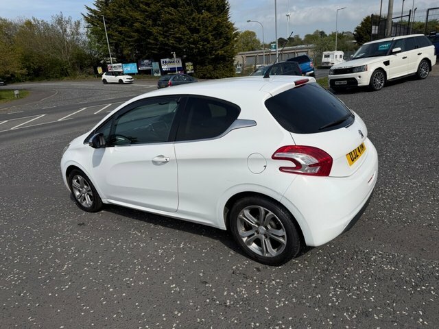 Peugeot 208 1.2 Vti Allure Hatchback Euro 5 UJZ4714 White #5