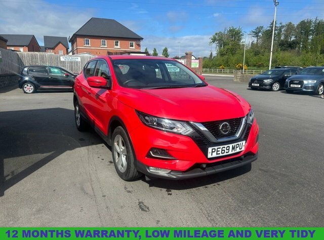 Nissan Qashqai 1.3 Dig-t Acenta Premium Suv Eur Red