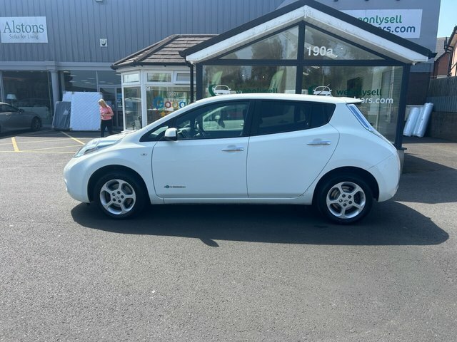 Nissan Leaf 24Kwh Acenta Hatchback 107 Bhp IXZ9814 White #4
