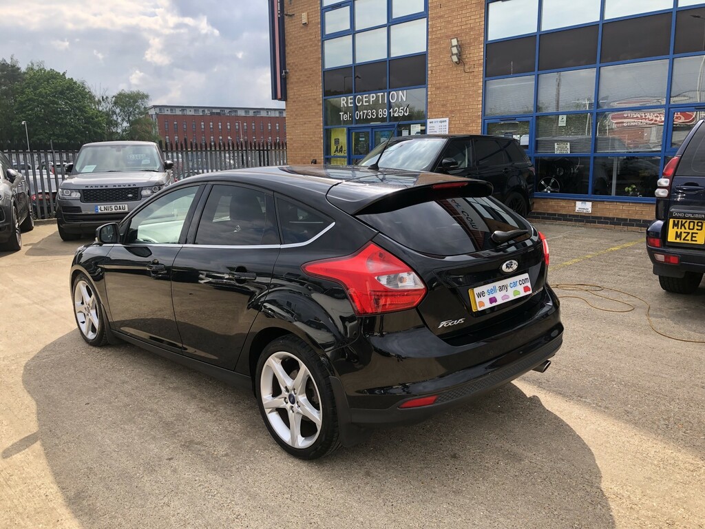 Ford Focus Hatchback 2.0 Tdci Titanium X 2011 Black #4