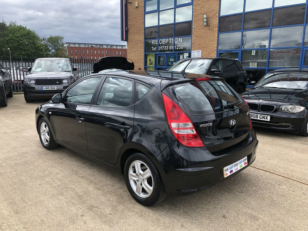 Hyundai I30 Hatchback 1.4 Comfort 2009 Black #5