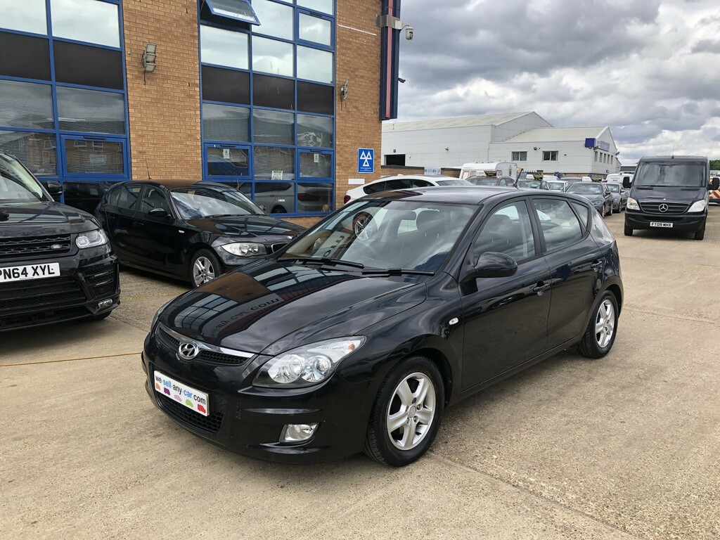 Hyundai I30 Hatchback 1.4 Comfort 2009 Black #4