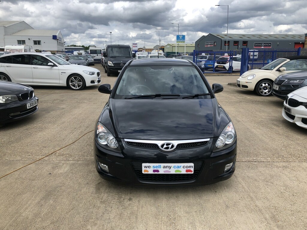 Hyundai I30 Hatchback 1.4 Comfort 2009 Black #2
