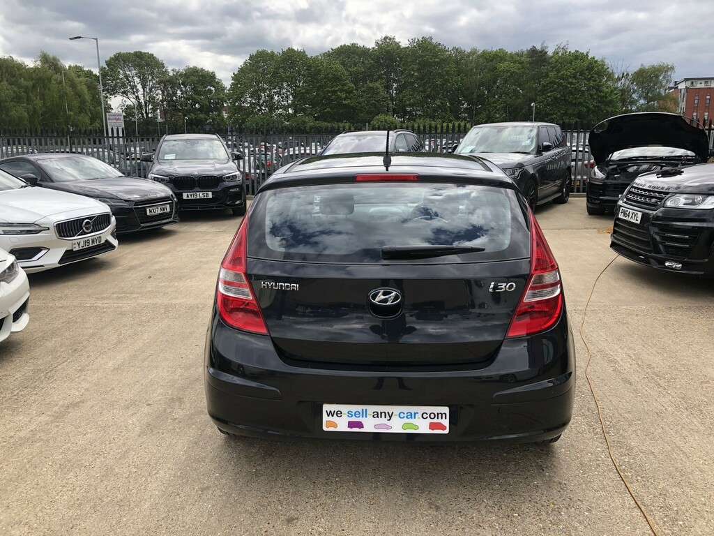 Hyundai I30 Hatchback 1.4 Comfort 2009 Black #6