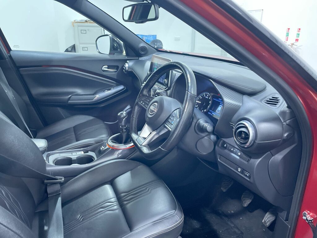 Nissan Juke 1.0 Dig-t 114 Tekna BD72NFA Red #3