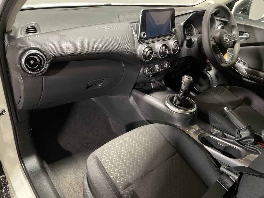 Nissan Juke 1.0 Dig-t 114 Acenta YE23AZR White #3
